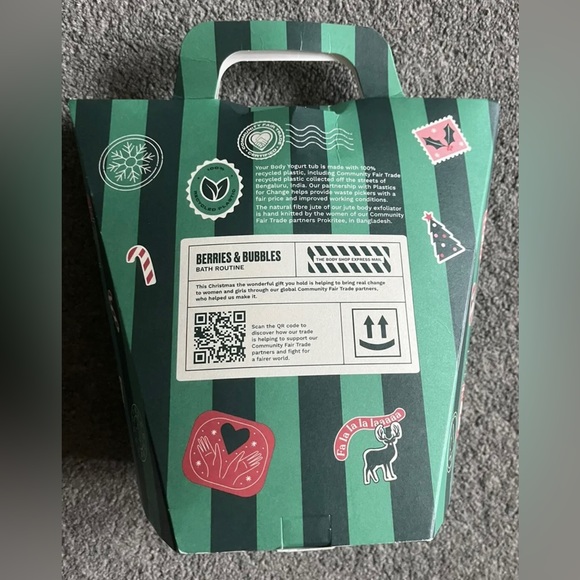 The Body Shop Berries & Bubbles Gift Set - Picture 2 of 3